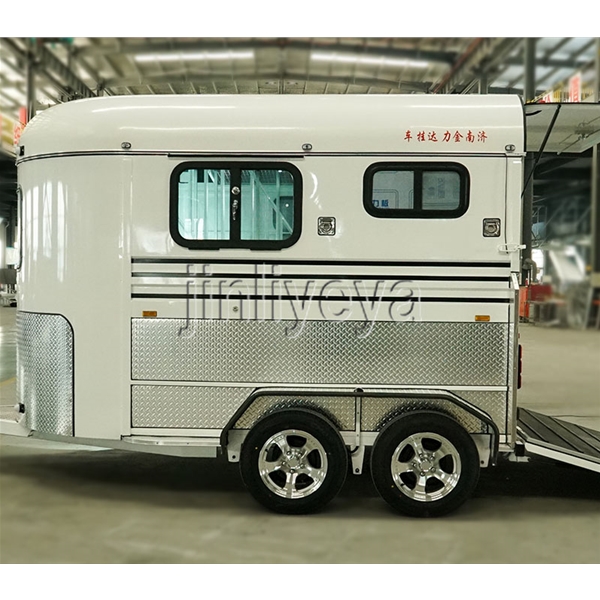 莱芜两马位运马车